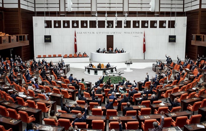 Seçim Kanunu teklifi Meclis’e sunuldu: Seçim barajı yüzde 7’ye indirilsin