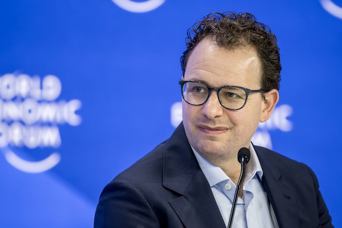 Anthropic CEO’sundan yapay zeka çağrısı: “Geliştirme çalışmalarını yavaşlatmalıyız”