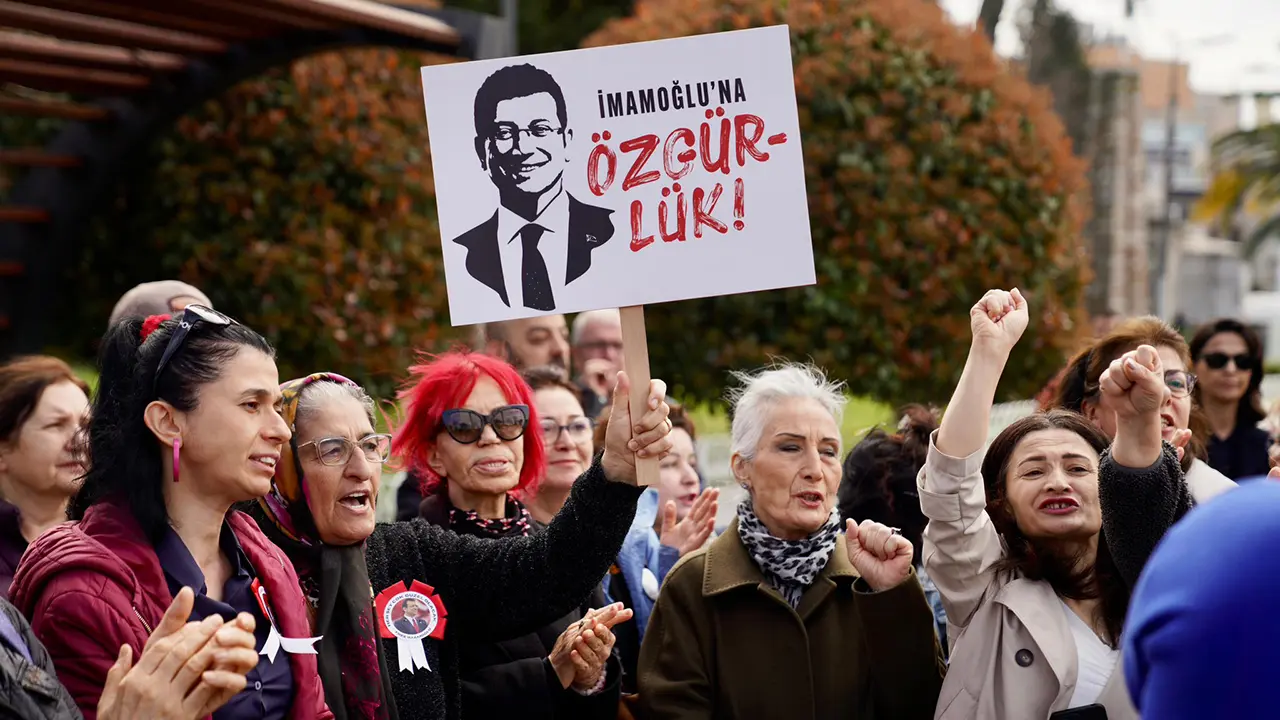 İmamoğlu iktidarın 10 yıllık ‘karnesini’ paylaştı: “Düşün milletin yakasından artık”