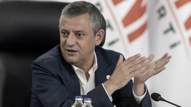 Özgür Özel: “Karakter zaafiyeti olanlar AKP’ye gidiyor”