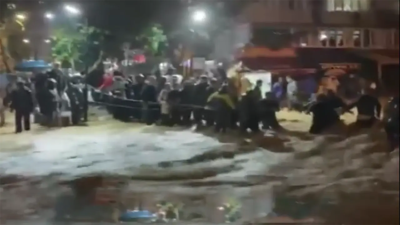 İstanbul’da sel felaketi: 2 can kaybı