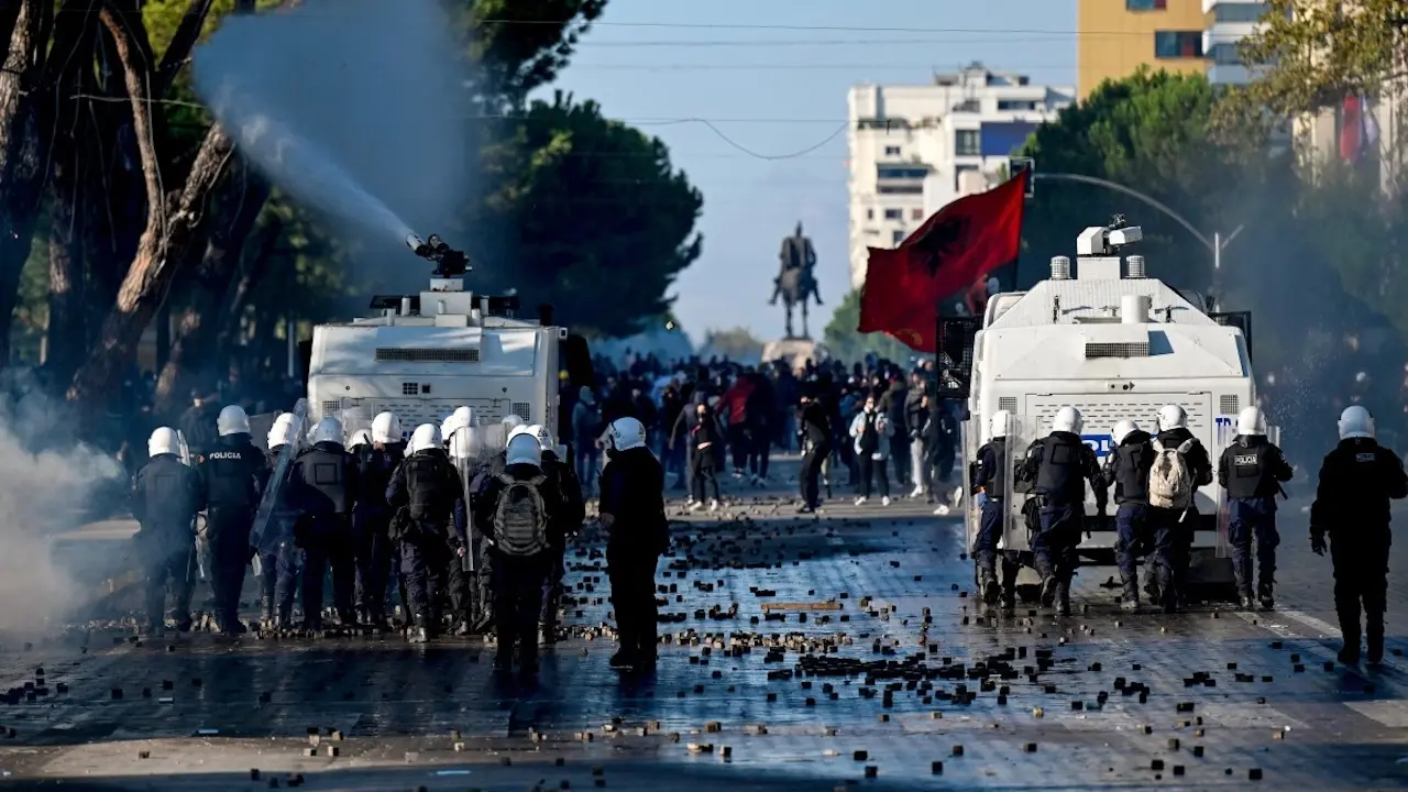 Arnavutluk Başbakanı Rama’dan göstericilere uyarı; polise ödül