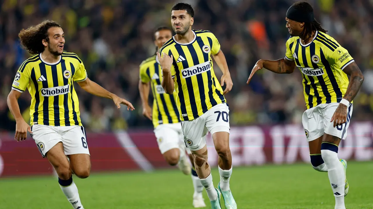 Fenerbahçe 90 dakikada galibiyeti kaçırdı: Fenerbahçe – Slavia Prag: 2-2