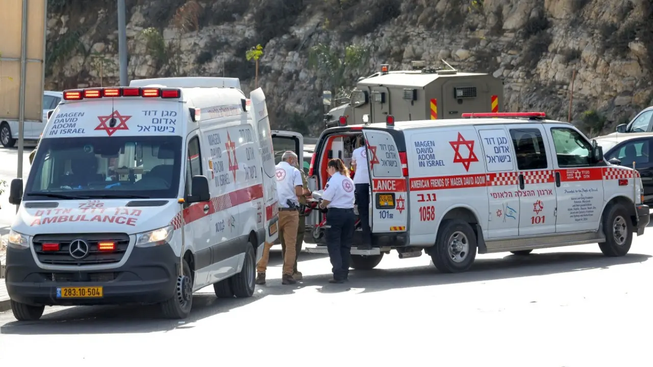 Filistinli eylemciler 5 kişiyi yaraladı, Netanyahu Batı Şeria’yı ablukaya aldı