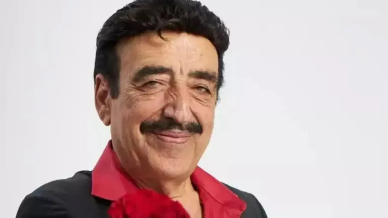 Hakkı Bulut sahnede fenalaştı, hastaneye kaldırıldı