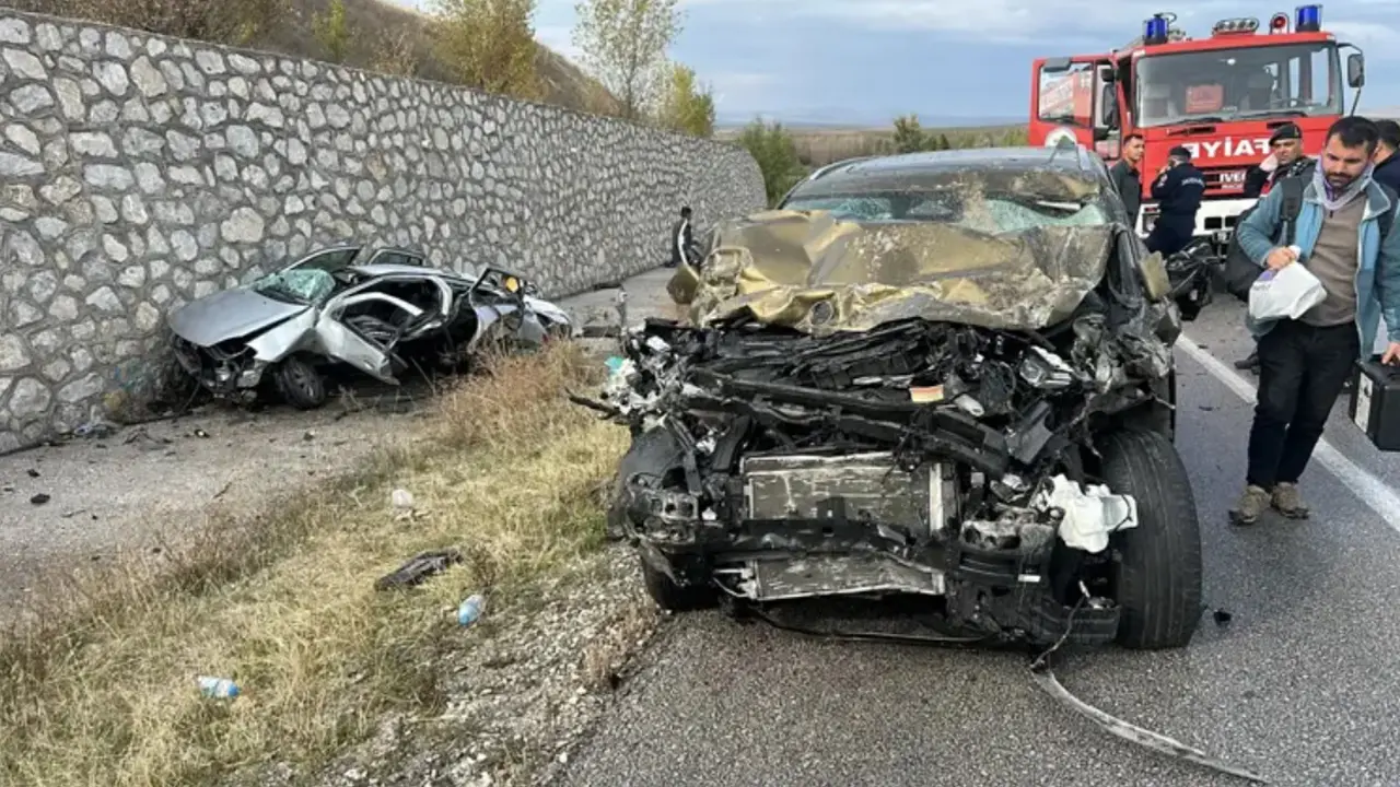 Çorum’da otomobil ile cip çarpıştı: 4 ölü, 2 yaralı